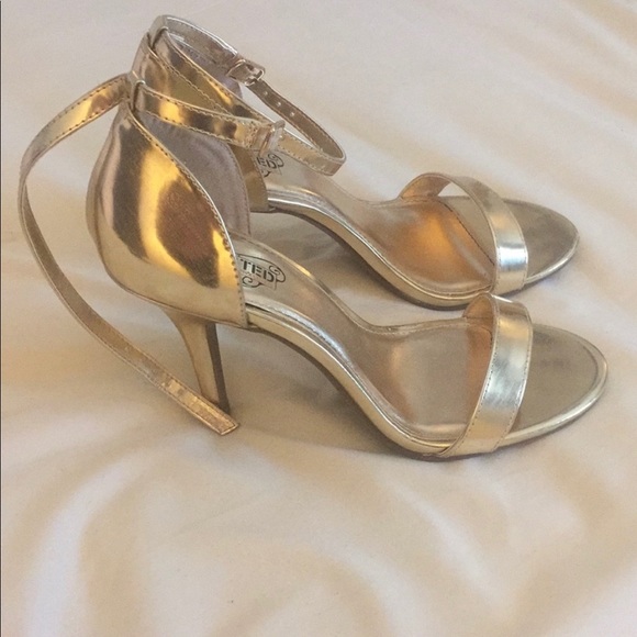 Gold 4" heels ankle strap - Picture 3 of 5
